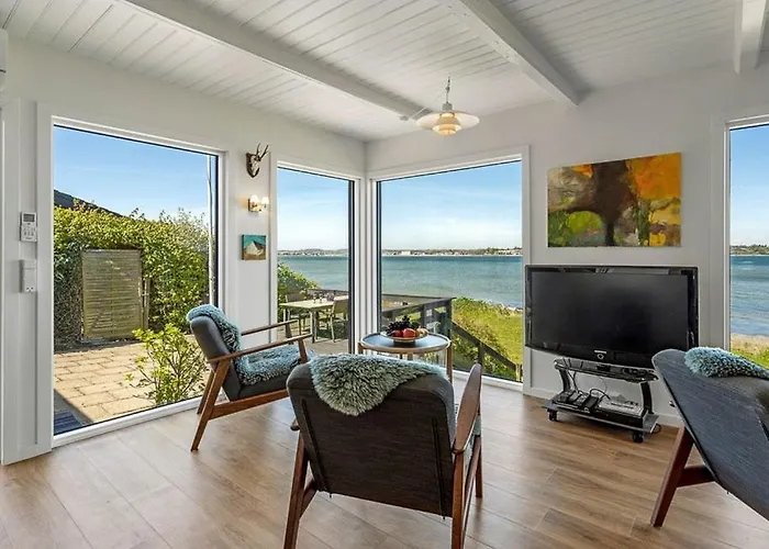 Holiday Home With Panoramic Views At Anslet Beach